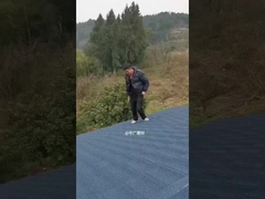 石片で覆われた金属タイル